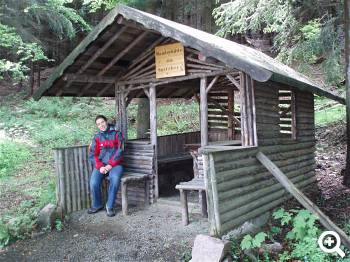 Schutzhütte am Wanderwege-Netz